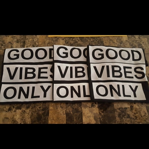BRAND NEW UNISEX  "GOOD VIBES ONLY" TEE. - Picture 3 of 3